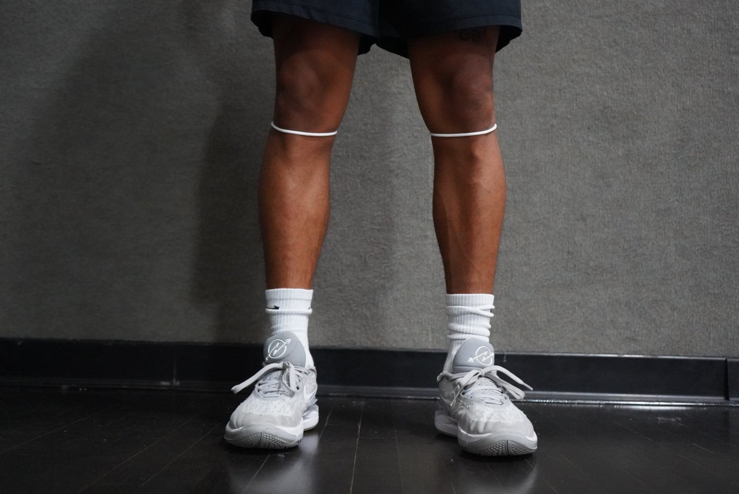White Patella Knee bands (2pcs)